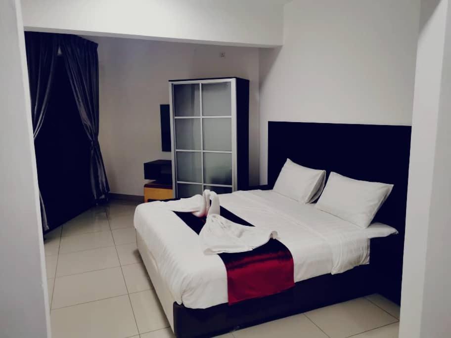 Marina Heights Hotel Residences Лумут Экстерьер фото