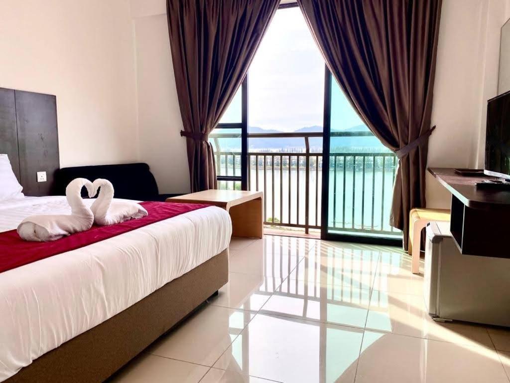 Marina Heights Hotel Residences Лумут Экстерьер фото
