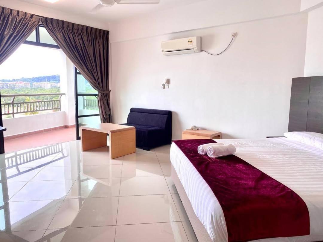 Marina Heights Hotel Residences Лумут Экстерьер фото